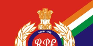 आरपीएफ के एस्कार्टिंग मे फर्जी टिकट परीक्षक पकडा गया