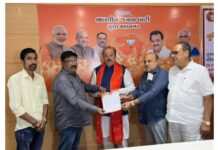 निजी बस संचालको की मनमानी पर सडक परिवहन मंत्री को सौंपा ज्ञापन