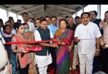 केंद्रीय रेल एवं कपड़ा राज्य मंत्री ने किया उधना एवं सूरत स्टेशनों पर यात्री सुविधाओं का लोकार्पण