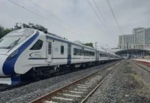यात्रियो के बीच सुपरहिट है वंदे भारत एक्सप्रेस