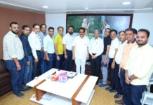 आसाम सरकार के परिपत्र से खासे परेशान है “मेखला चादोर” के उत्पादक एवं विक्रेता