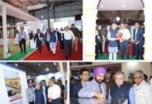 रेल मंत्री अश्विनी वैष्णव ने 10वें वाइब्रेंट गुजरात ग्लोबल समिट में भारतीय रेल के पवेलियन का किया दौरा