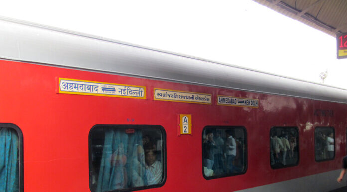 भारतीय रेल यात्रियों के लिए उपलब्ध करा रही है किफायती मूल्य पर भोजन