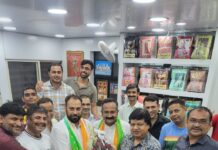 विजय चौमाल का राधाकृष्णा मार्केट के व्यापारियों ने किया सम्मान