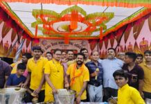 गणेश विसर्जन के दौरान श्री उमरवैश्य सेवा समिति ने श्रद्धालुओं को कराया जलपान