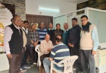 अग्रवाल हेल्थ सेंटर पर रियायती दरों पर चिकित्सा जांचों के लिये लगी लंबी कतार