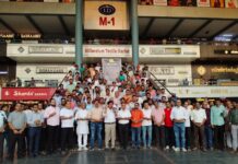 कपड़ा व्यापारियो ने विमान हादसे मे मृतकों को दी भावभीनी श्रद्धांजलि