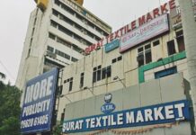 लाभ-पंचमी को खुला कपड़ा बाजार,व्यापारियो ने शुभ मूहूर्त मे की पूजा