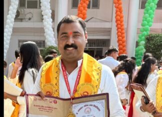 कुलाधिपति स्वर्ण पदक पाकर सुमित सिंह ने क्षेत्र का नाम किया रोशन