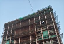 स्वास्तिक मार्केट विवाद: बिल्डर्स ने निवेशकों से मांगा एक सप्ताह का समय