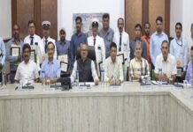 पश्चिम रेलवे के चौदह कर्मचारी महाप्रबंधक के हाथों सम्मानित